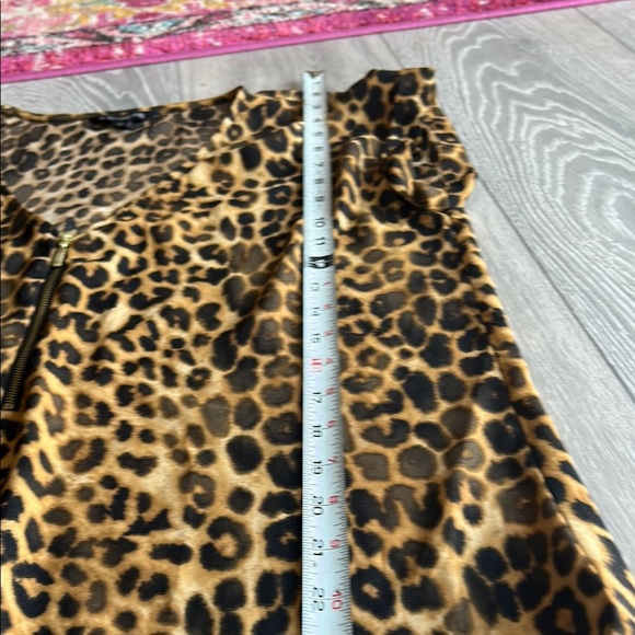 Leopard Print V-Neck Women's Top - Picture 5 of 6